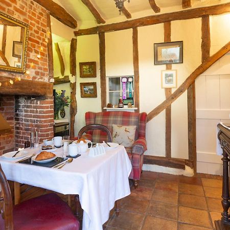 Frogs Hall B&B Eye  Екстериор снимка