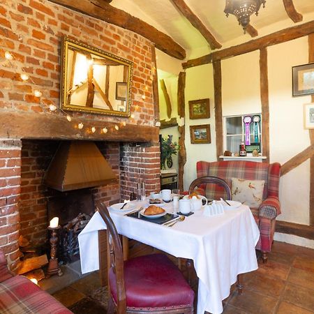 Frogs Hall B&B Eye  Екстериор снимка