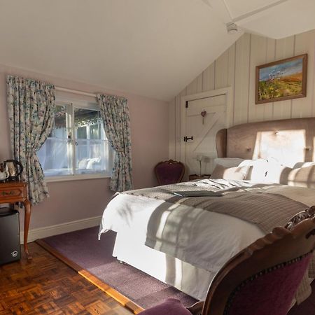 Frogs Hall B&B Eye  Екстериор снимка