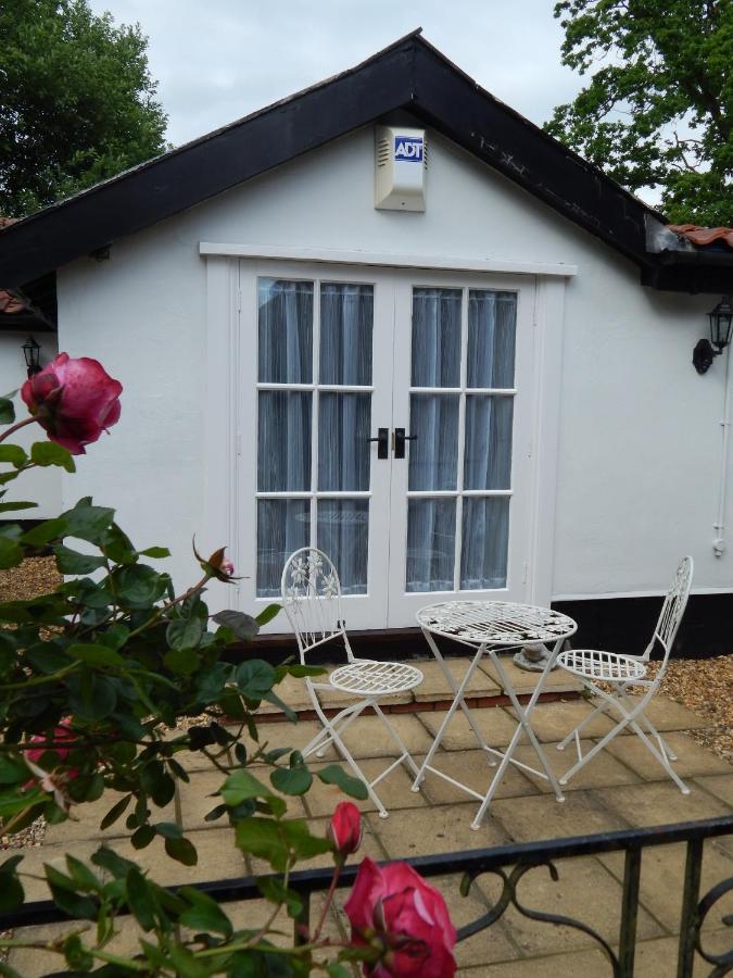 Frogs Hall B&B Eye  Екстериор снимка