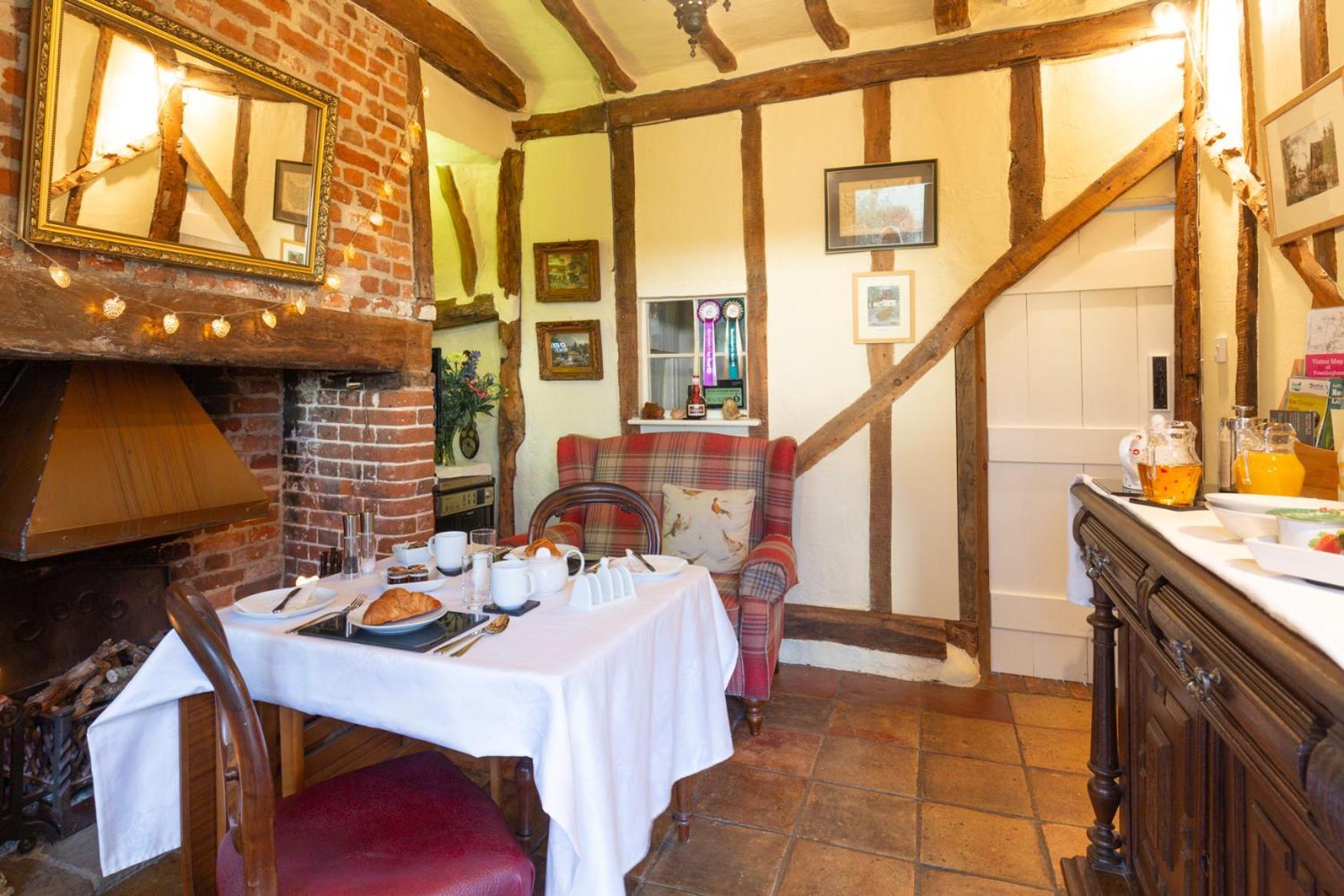 Frogs Hall B&B Eye  Екстериор снимка
