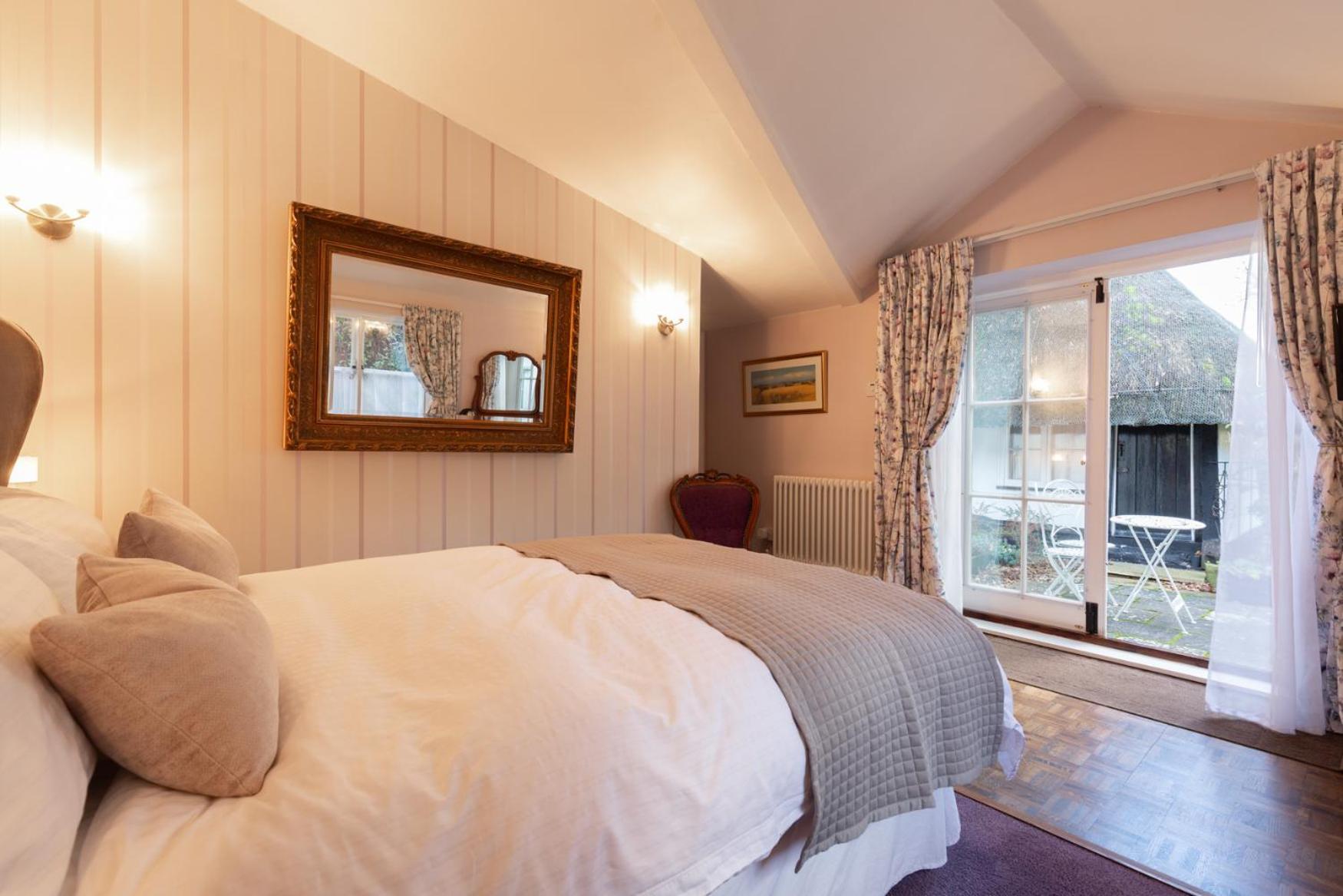 Frogs Hall B&B Eye  Екстериор снимка