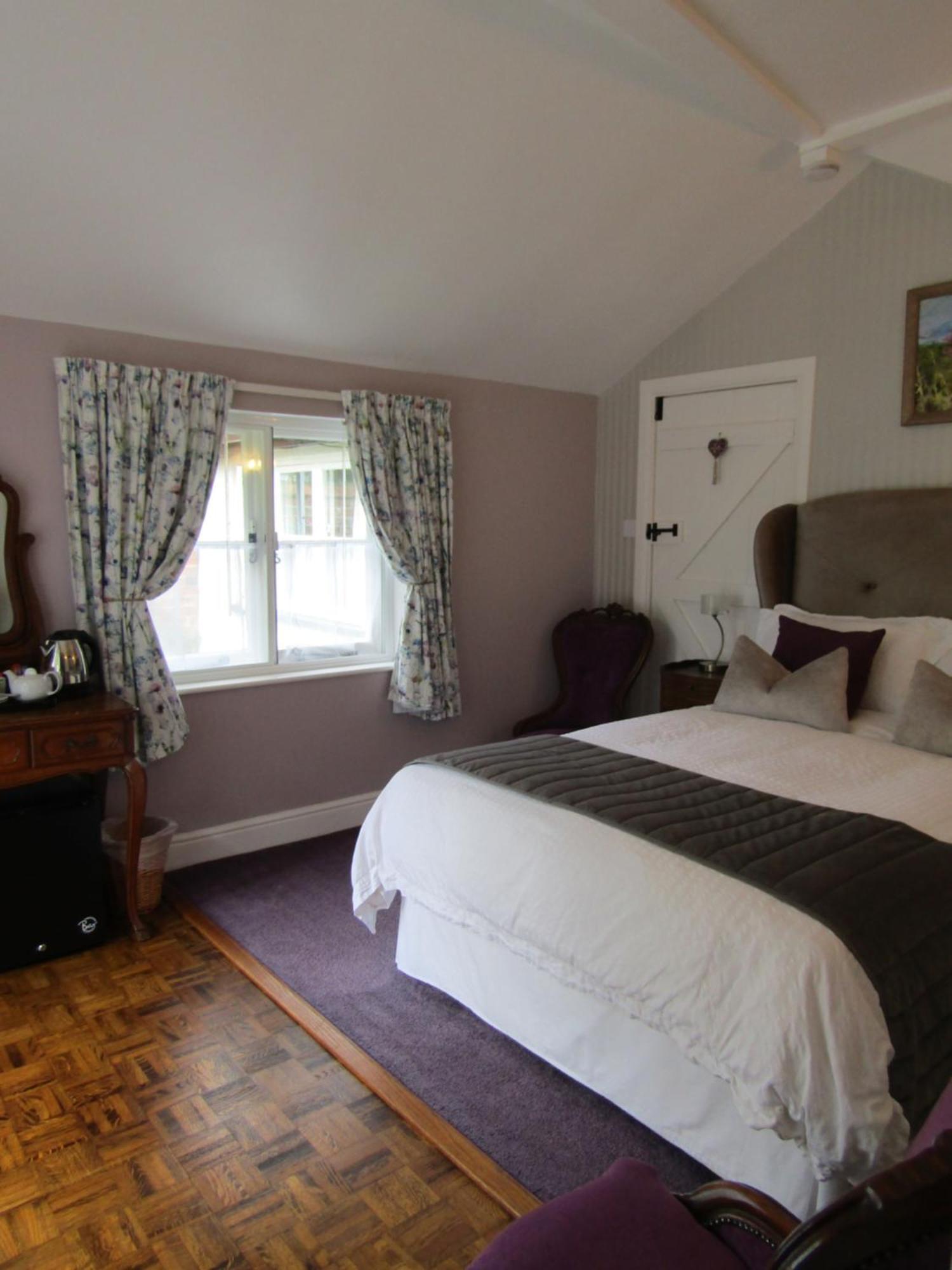 Frogs Hall B&B Eye  Екстериор снимка